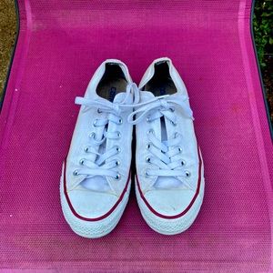 Chuck Taylor Converse white w/red & blue trim Size 8 worn but no holes or rips!